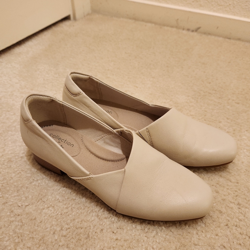 Clarks Nude Loafers Flats, Size 5M